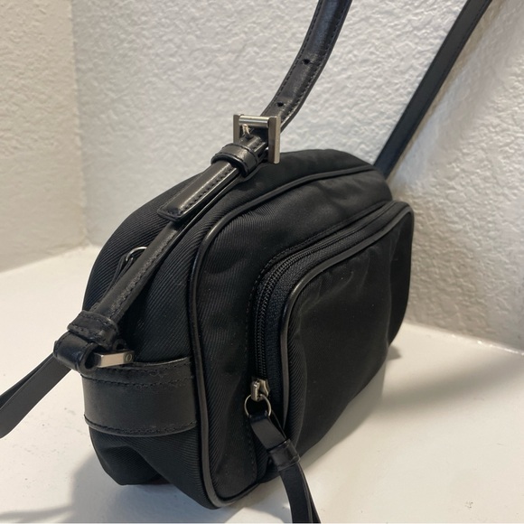 Coach Black Shoulder Bag with Front Zip Pocket - Picture 7 of 11
